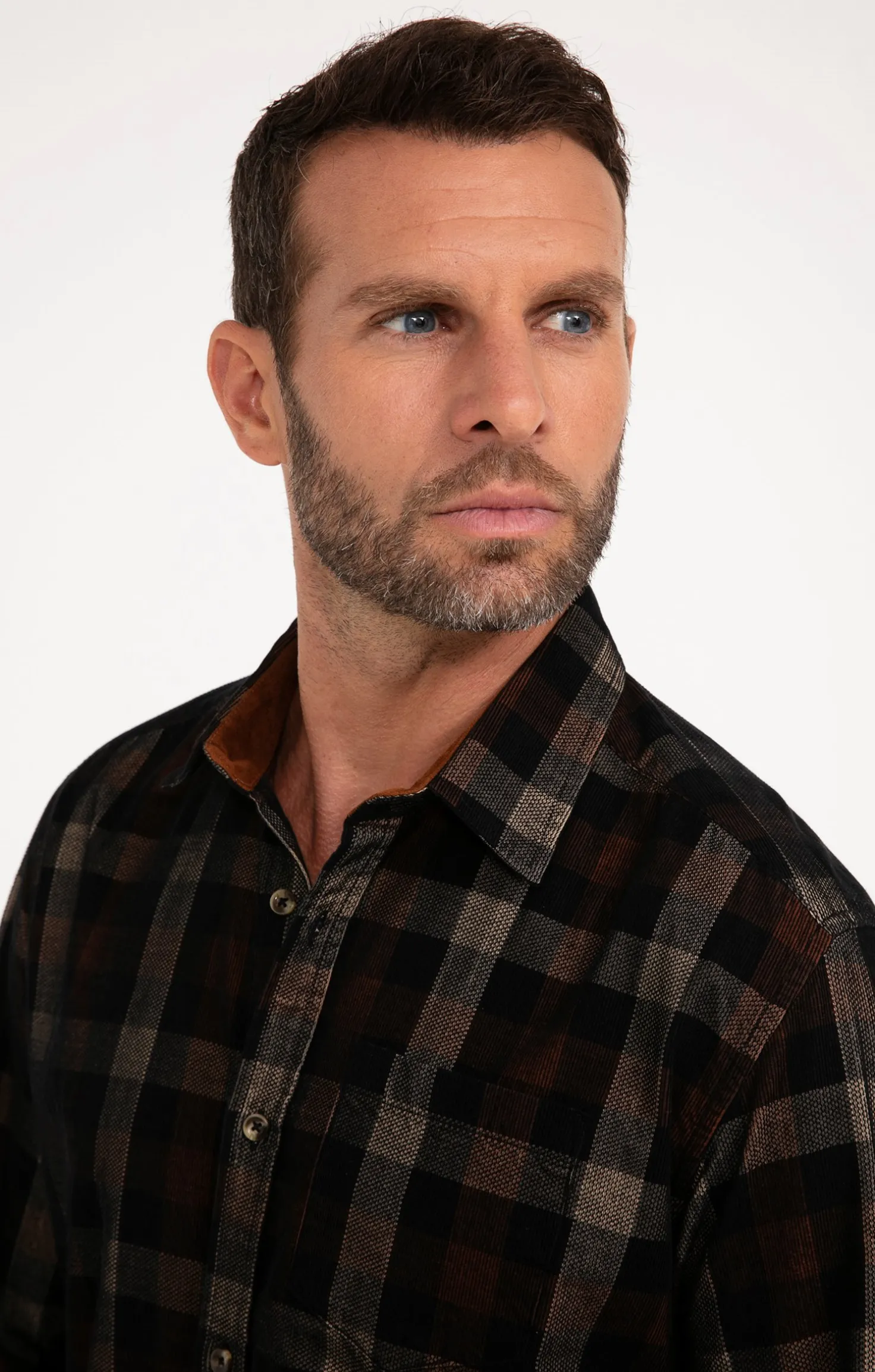 Chemise en velours marron -