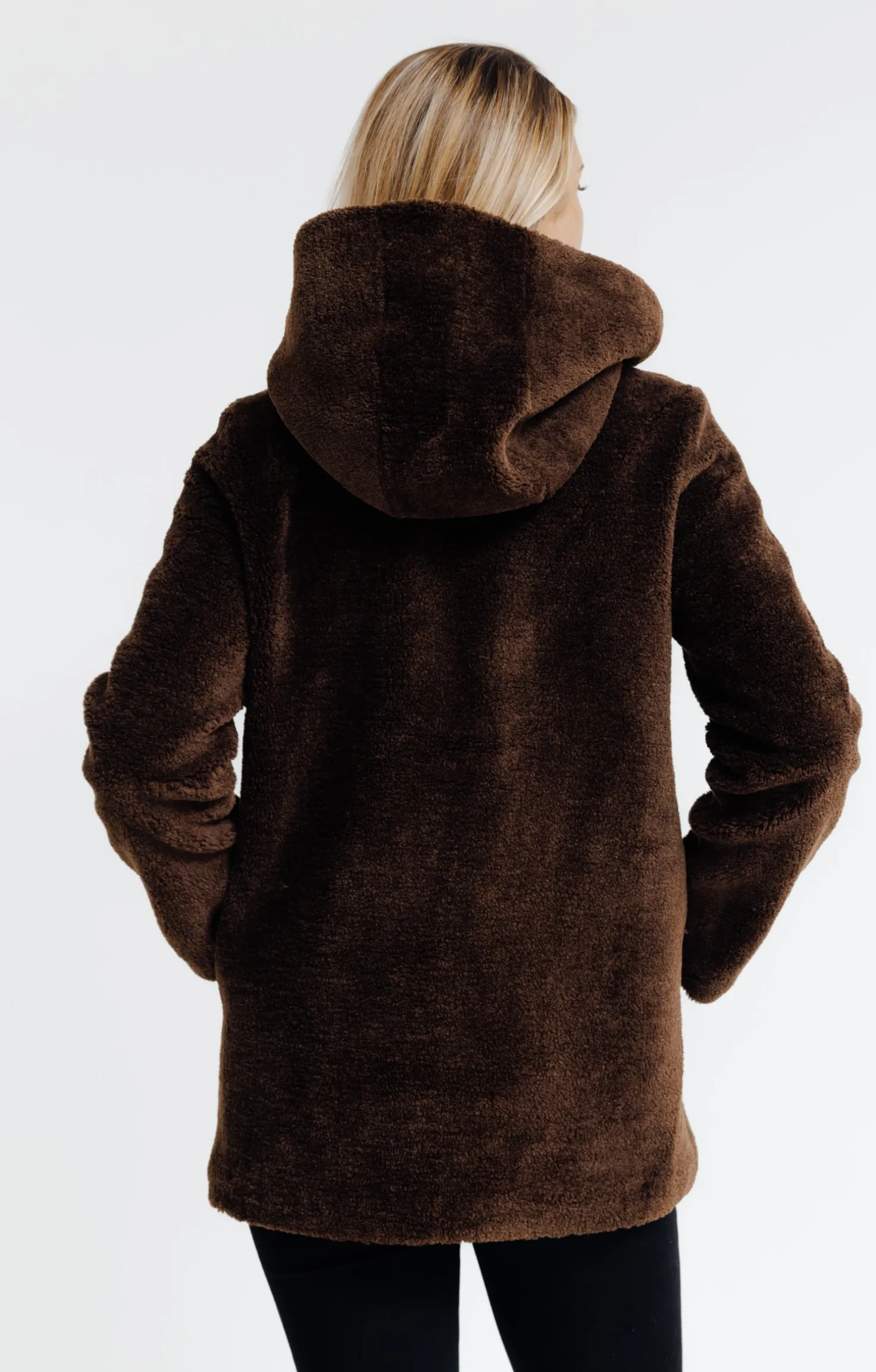 Manteau en fausse fourrure à capuche -