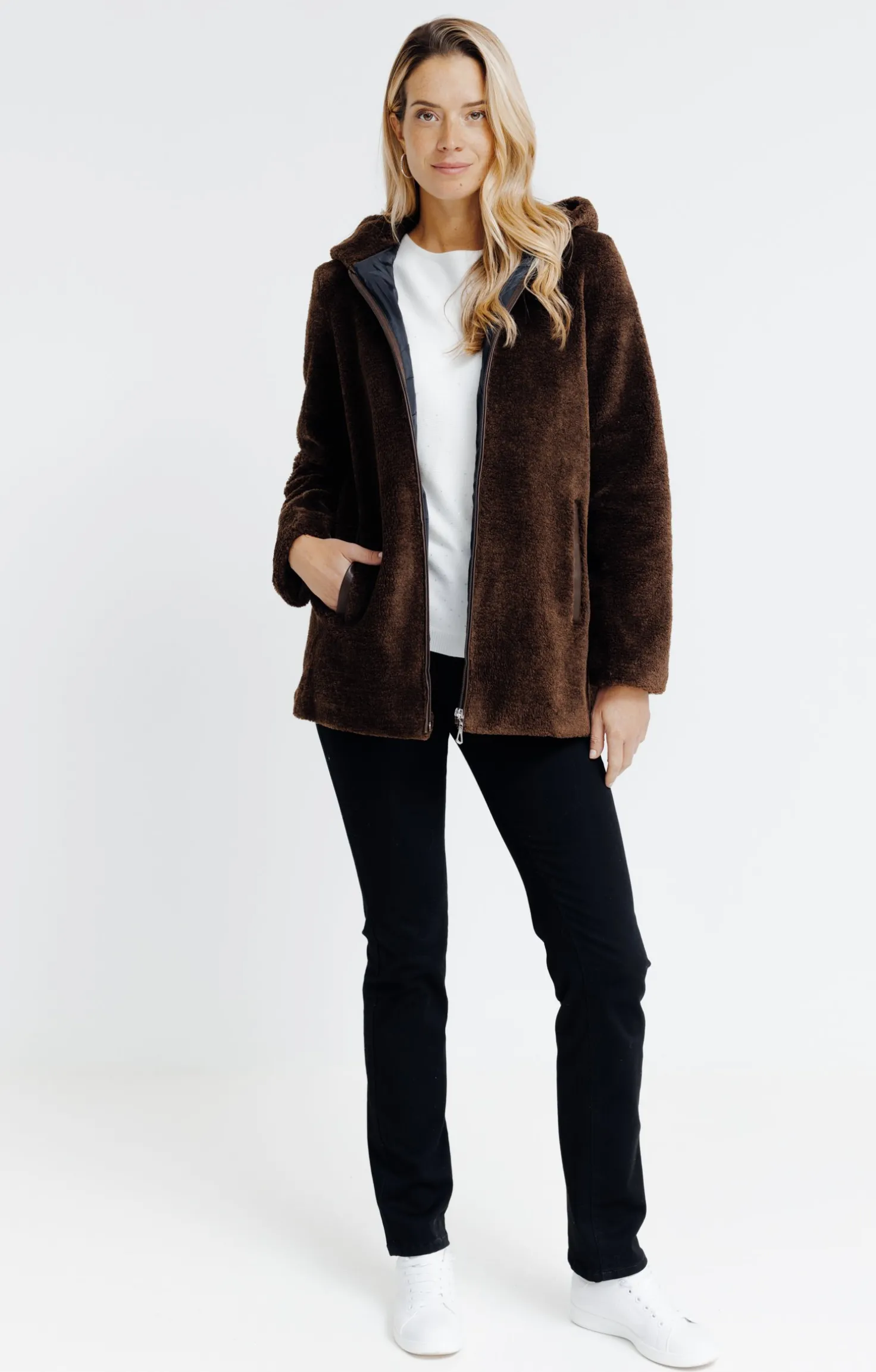 Manteau en fausse fourrure à capuche -