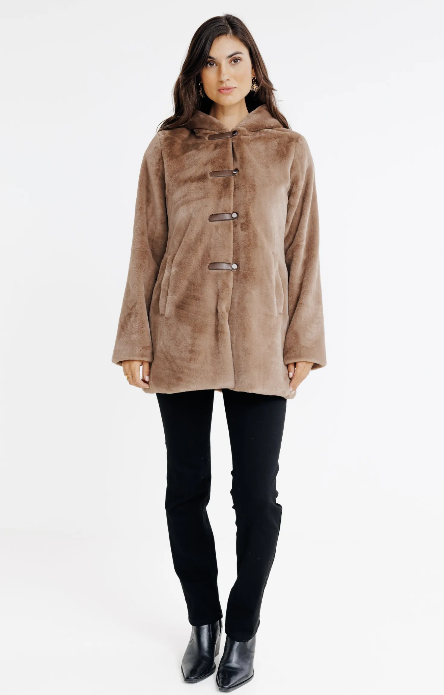 Manteau en fausse fourrure à capuche -