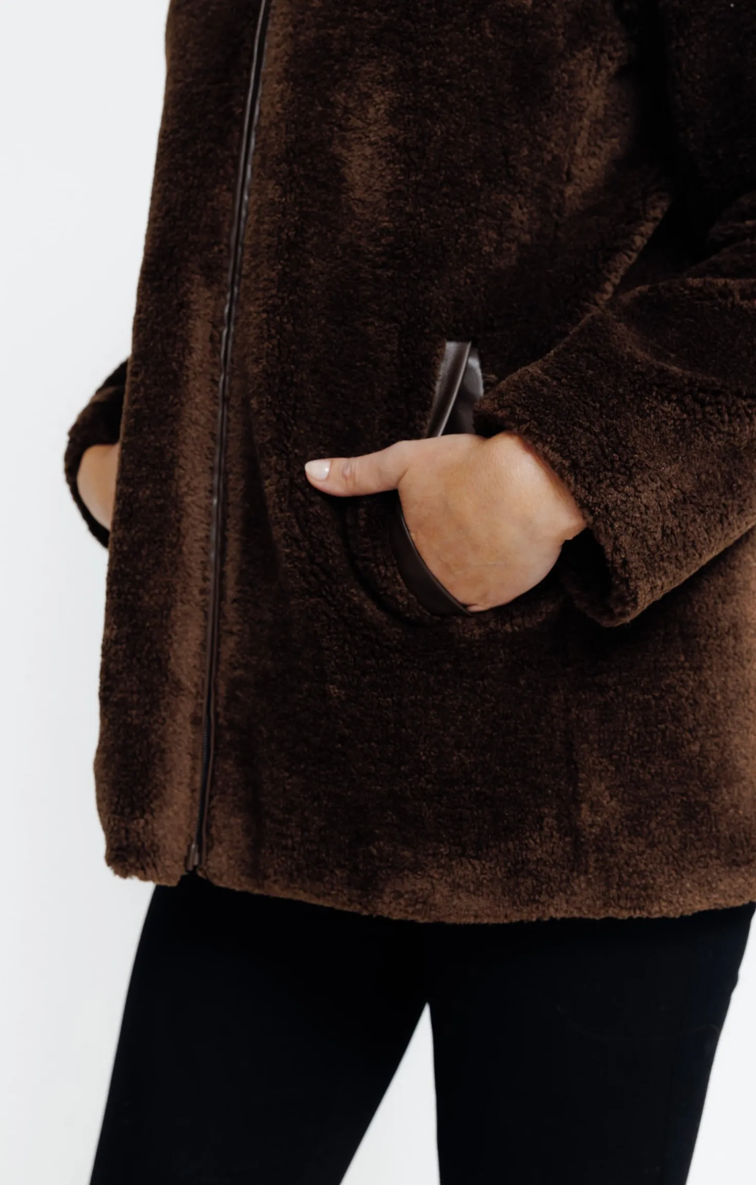 Manteau en fausse fourrure à capuche -
