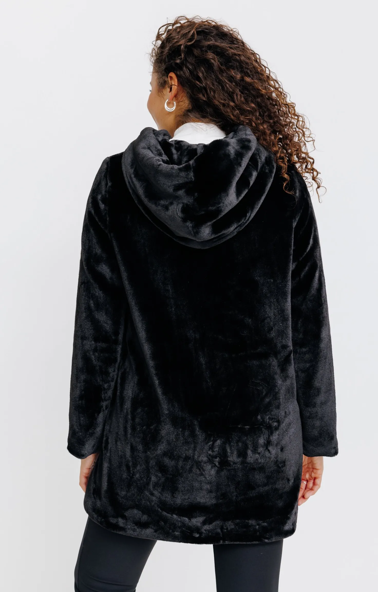 Manteau fausse fourrure à capuche -
