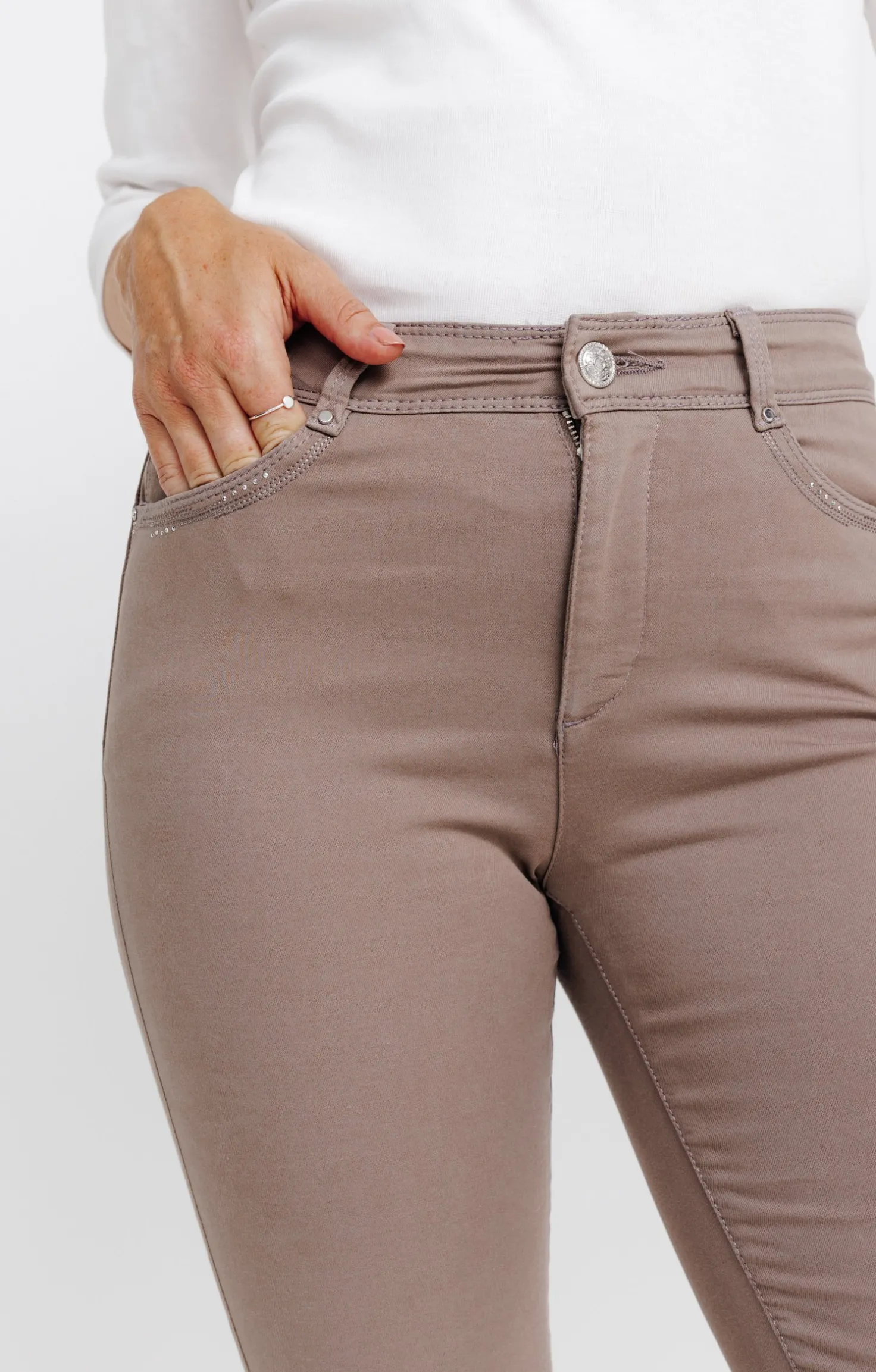 Pantalon 7/8 brodé en coton viscose -