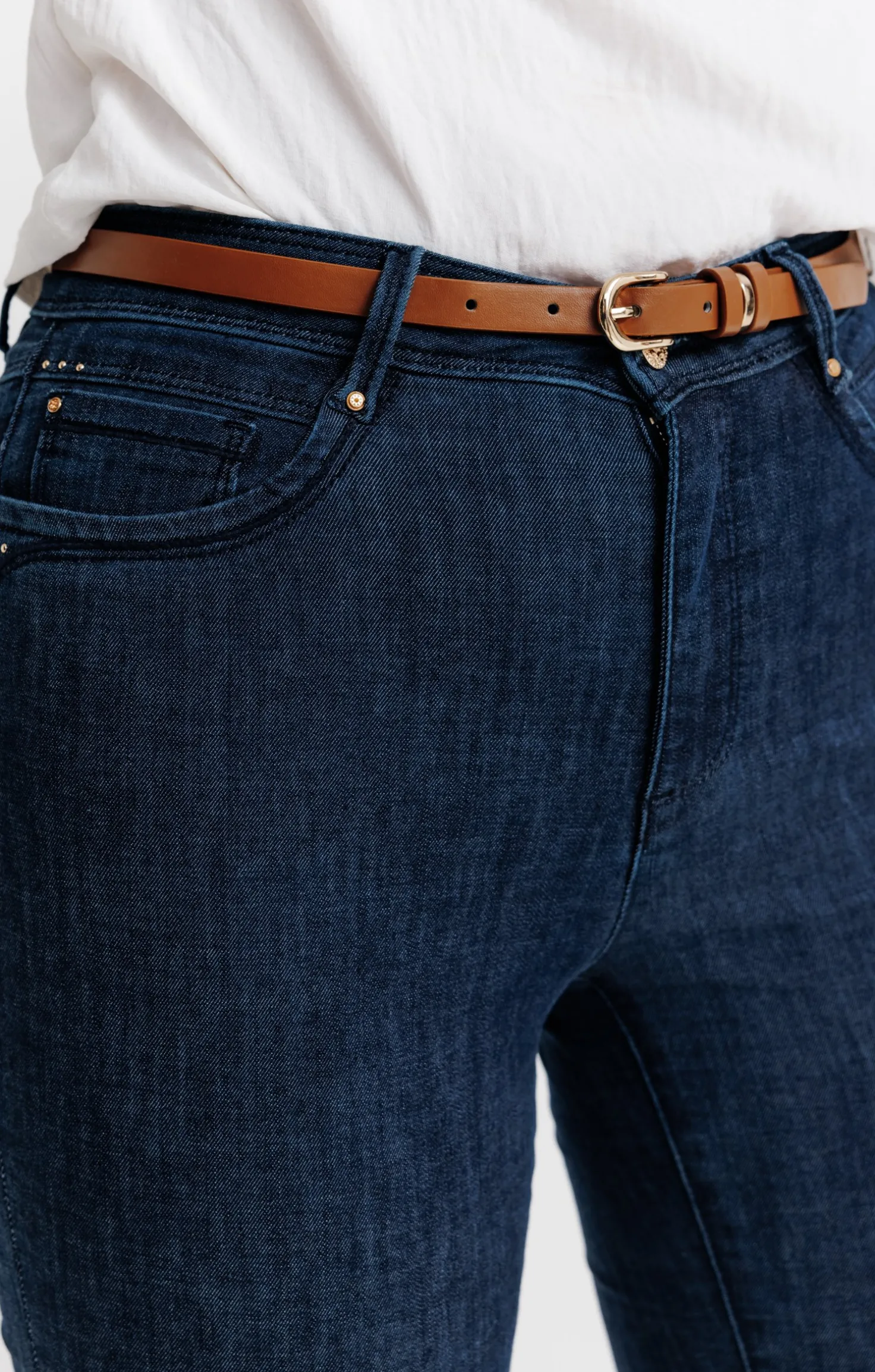 Pantalon 7/8 denim brut détail clou -