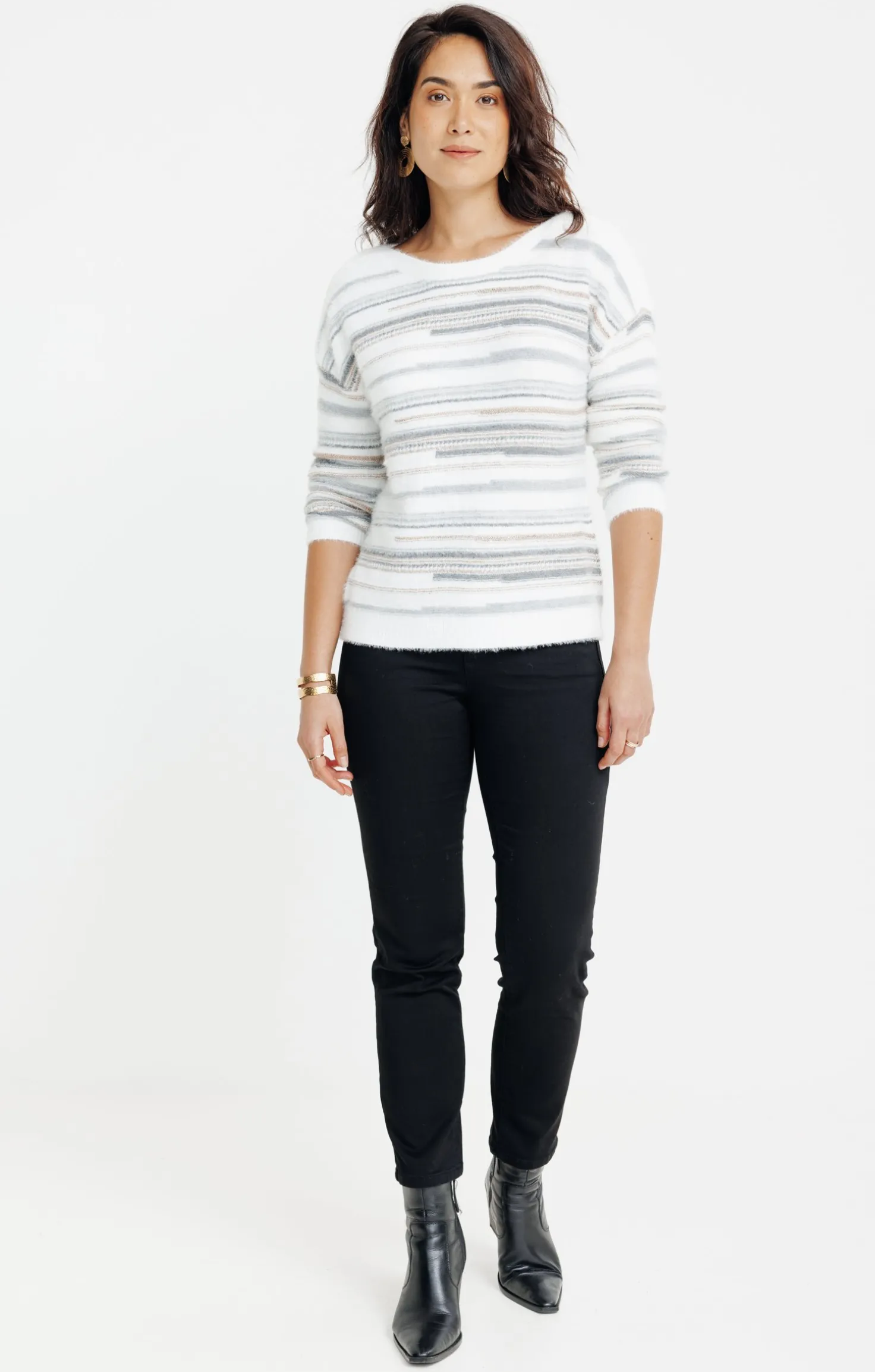 PULL AVEC JEU DE RAYURES -