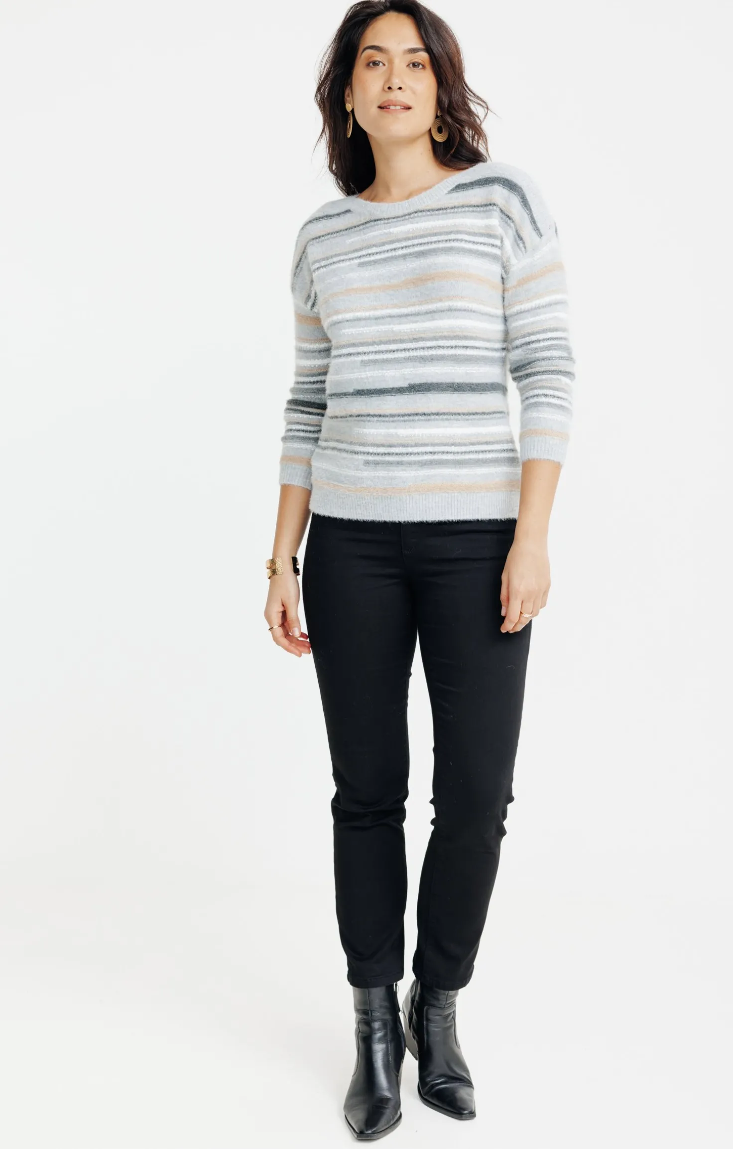 PULL AVEC JEU DE RAYURES -