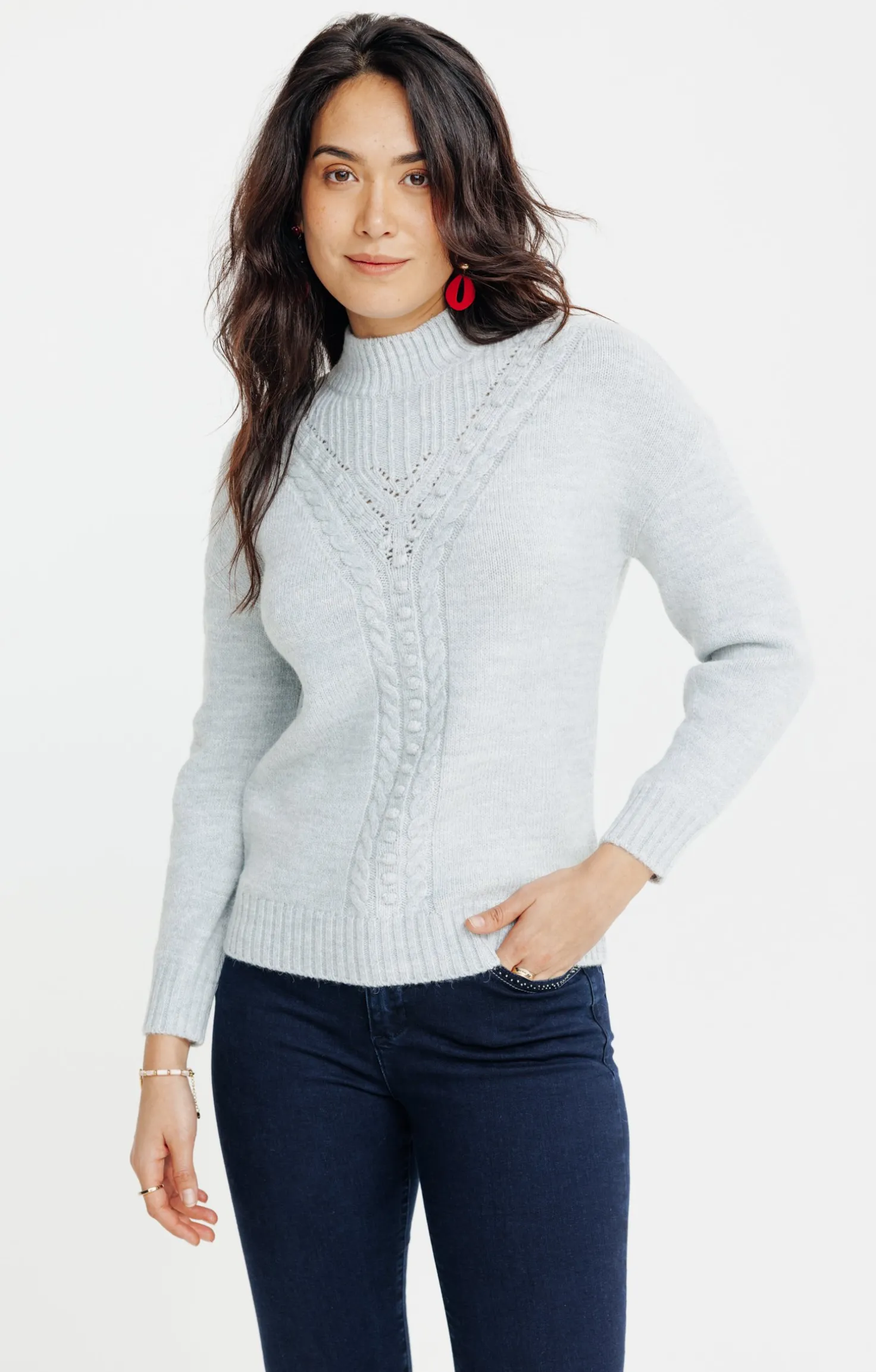 PULL AVEC JEU DE TORSADES -