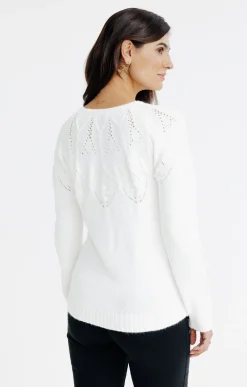 PULL AVEC JEU DE TORSADES -