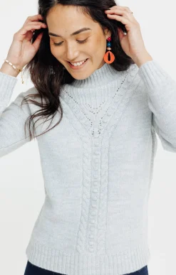 PULL AVEC JEU DE TORSADES -