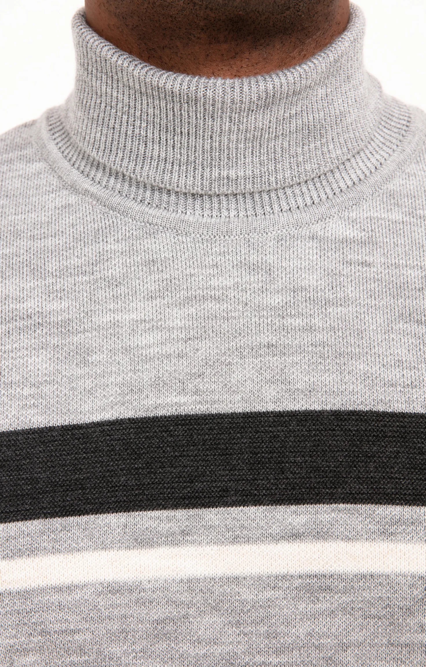Pull col roulé rayé -