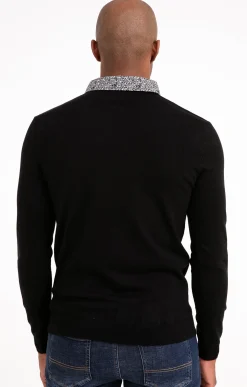 Pull uni col V avec chemise -