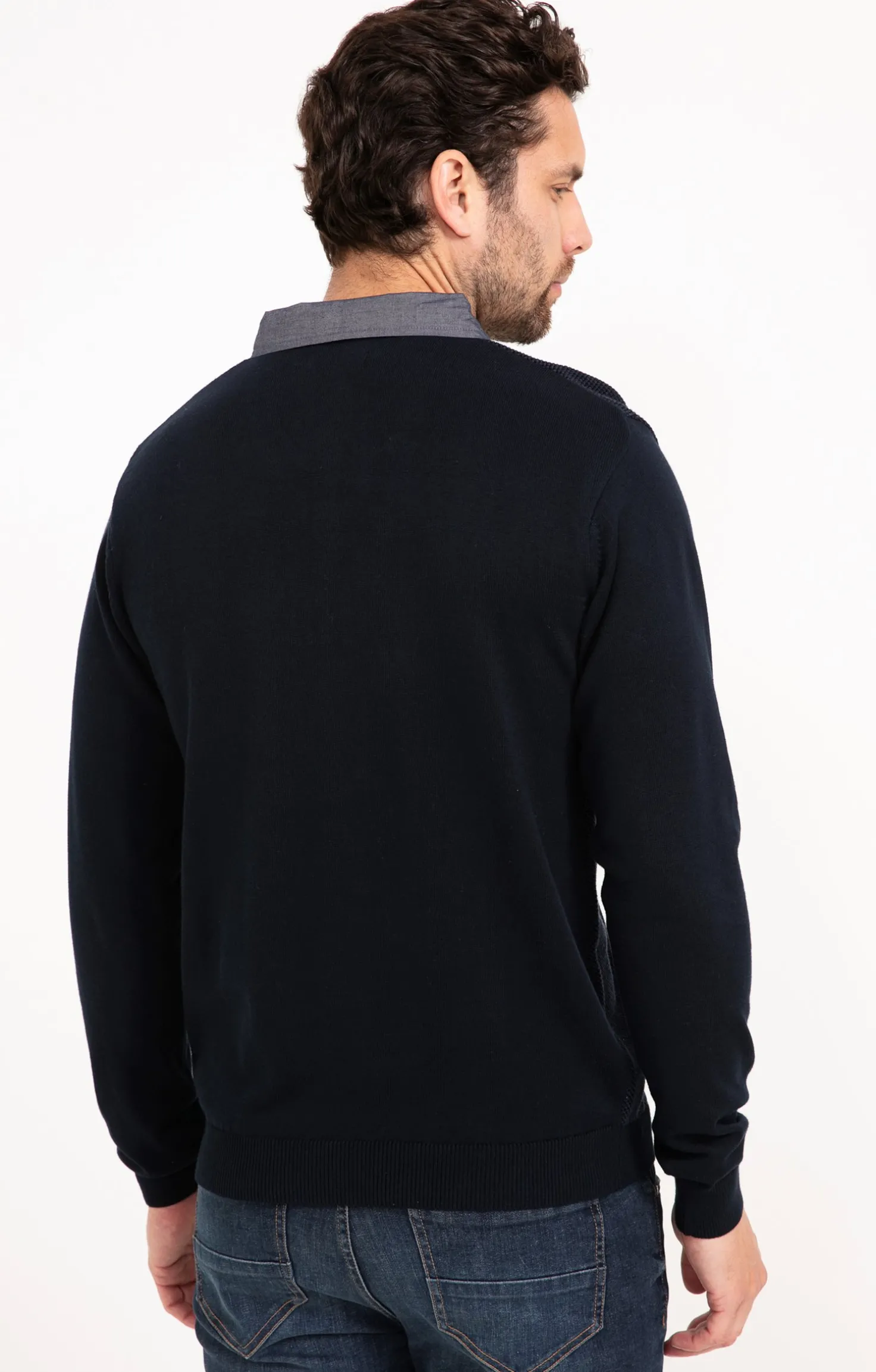 Pull uni col V avec chemise -