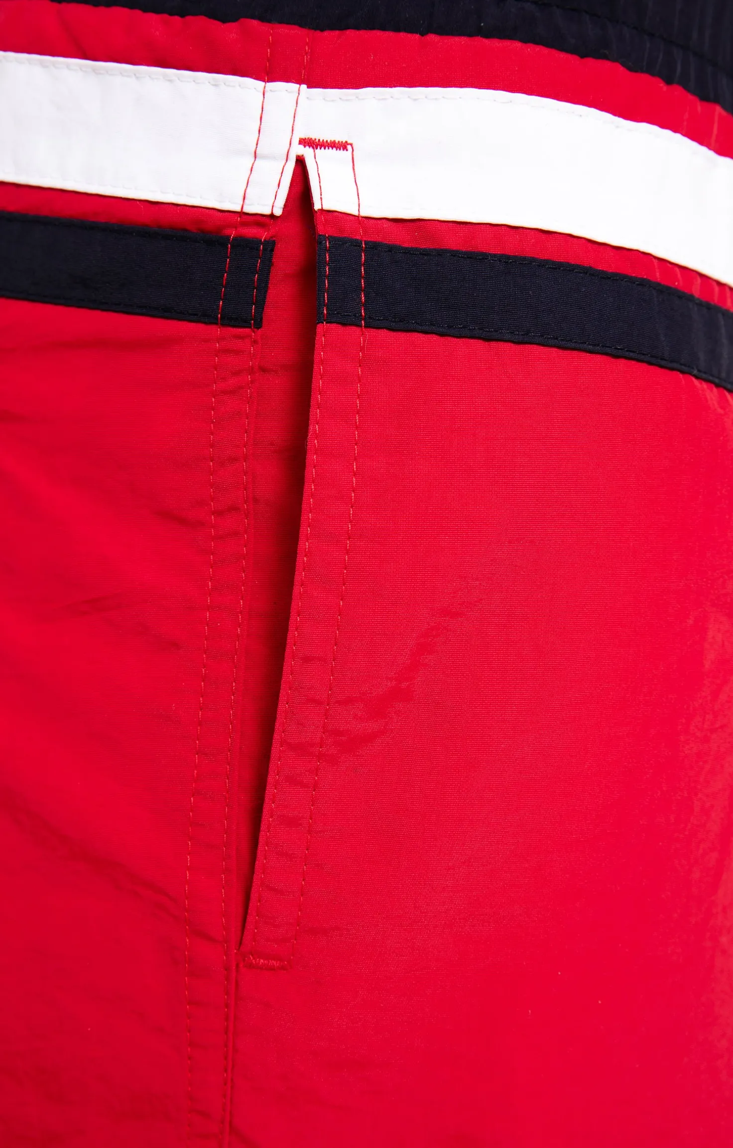 Short de bain rouge court -